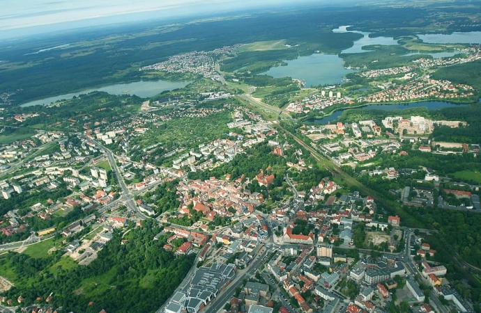 {Pierwszy miesiąc wakacji pokazał, że Olsztyn cieszy się popularnością wśród turystów.}